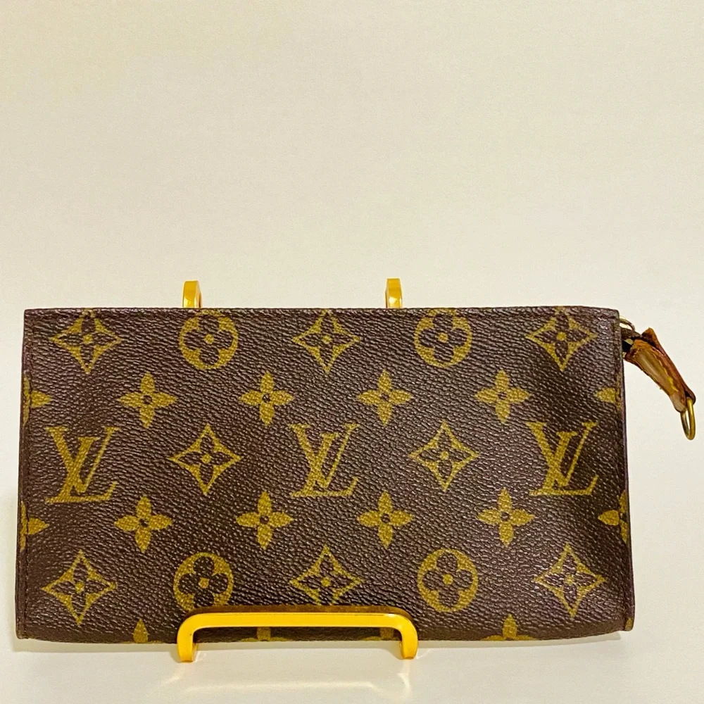 Louis Vuitton Brown and Gold Monogram Clutch size 8x4